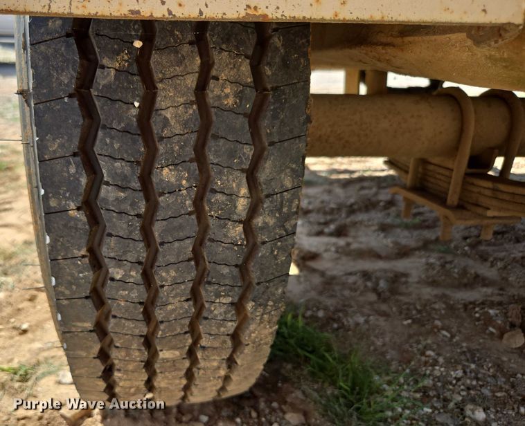 image for item EN3915 1993 LeROI International air compressor