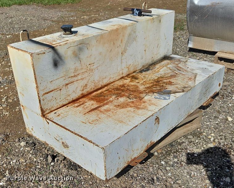 image for item EN3928 Fuel tank