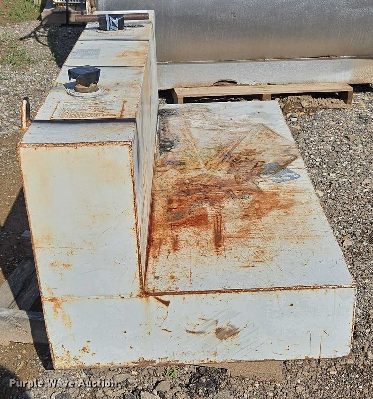 image for item EN3928 Fuel tank