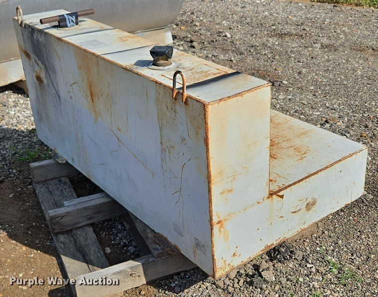 image for item EN3928 Fuel tank