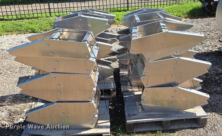 image for item EN3931 Paccar (36) truck steps