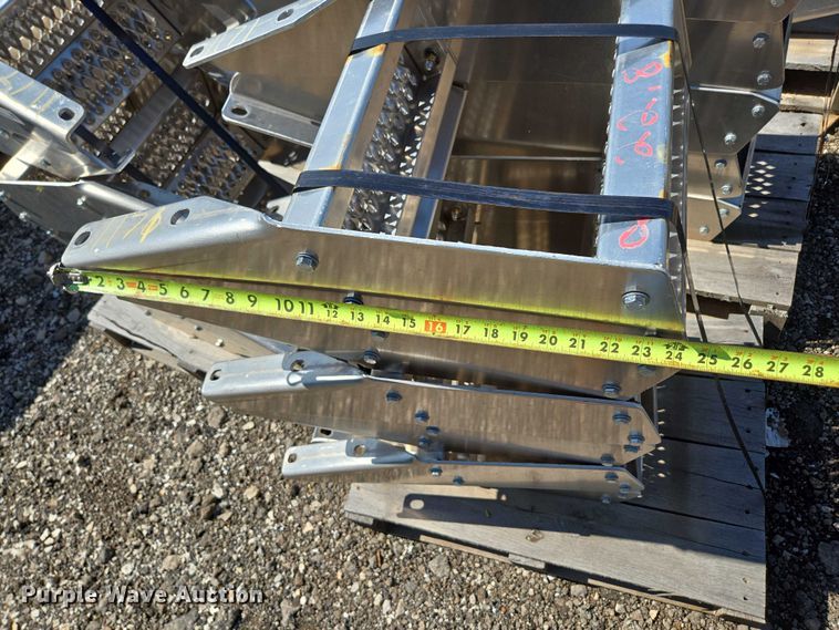 image for item EN3931 Paccar (36) truck steps