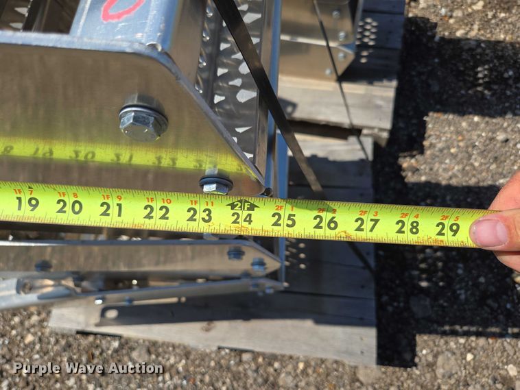 image for item EN3931 Paccar (36) truck steps