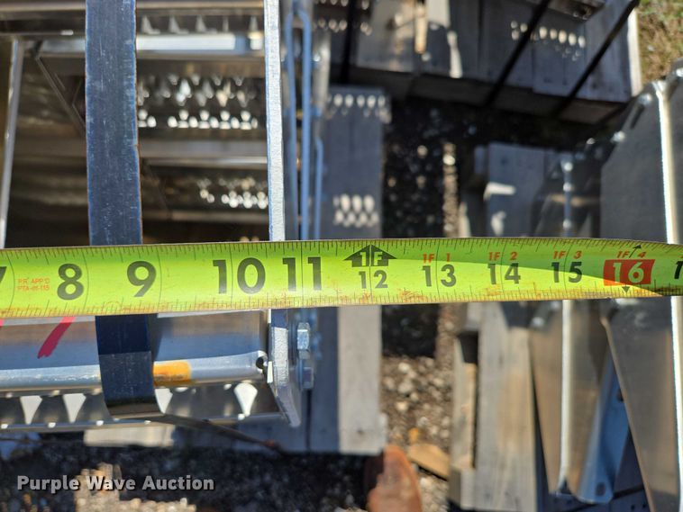 image for item EN3931 Paccar (36) truck steps