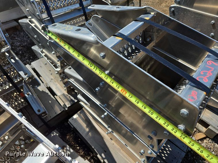 image for item EN3931 Paccar (36) truck steps