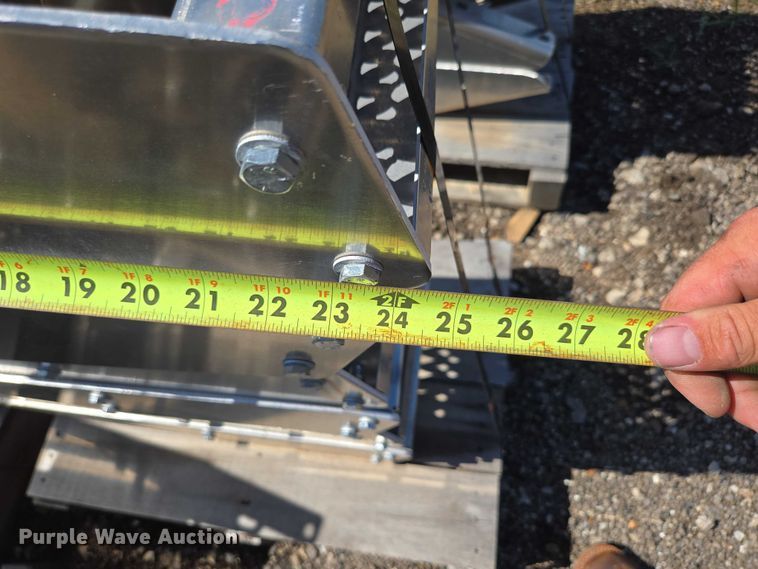 image for item EN3931 Paccar (36) truck steps