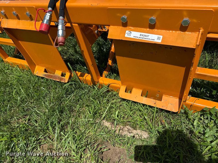 image for item EN3937 2024 Land Honor HAG-12-24Q skid steer bale accumulator grapple