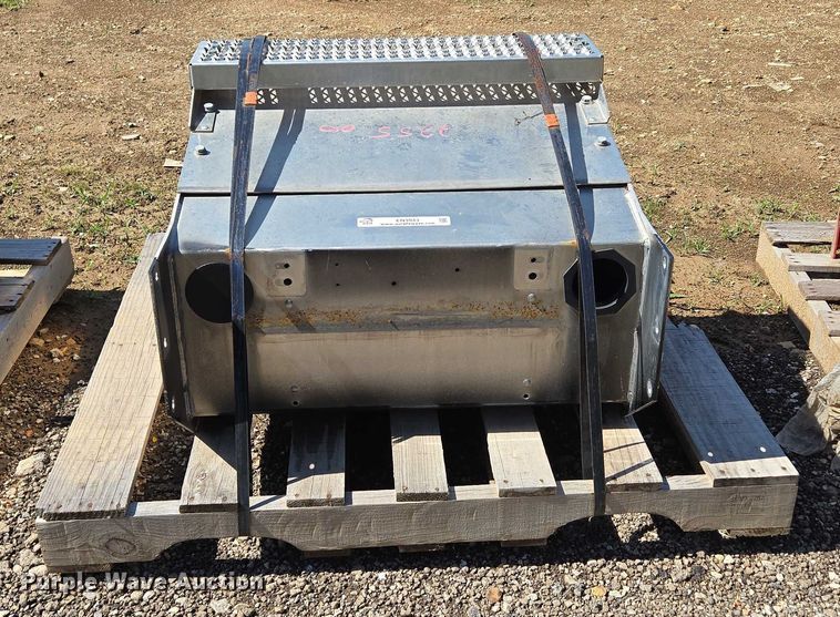 image for item EN3943 Truck battery box