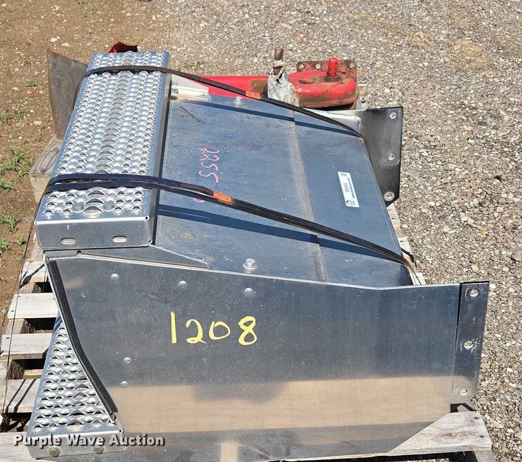 image for item EN3943 Truck battery box
