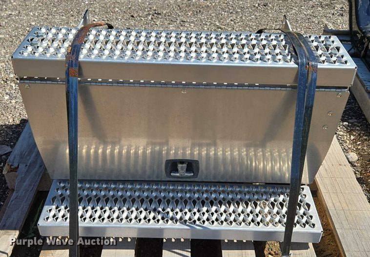 image for item EN3943 Truck battery box