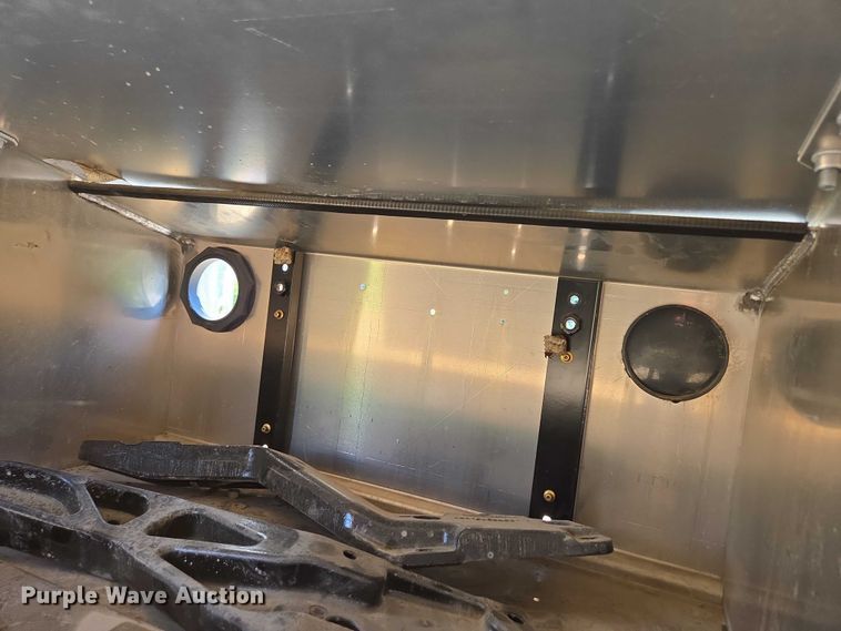 image for item EN3943 Truck battery box