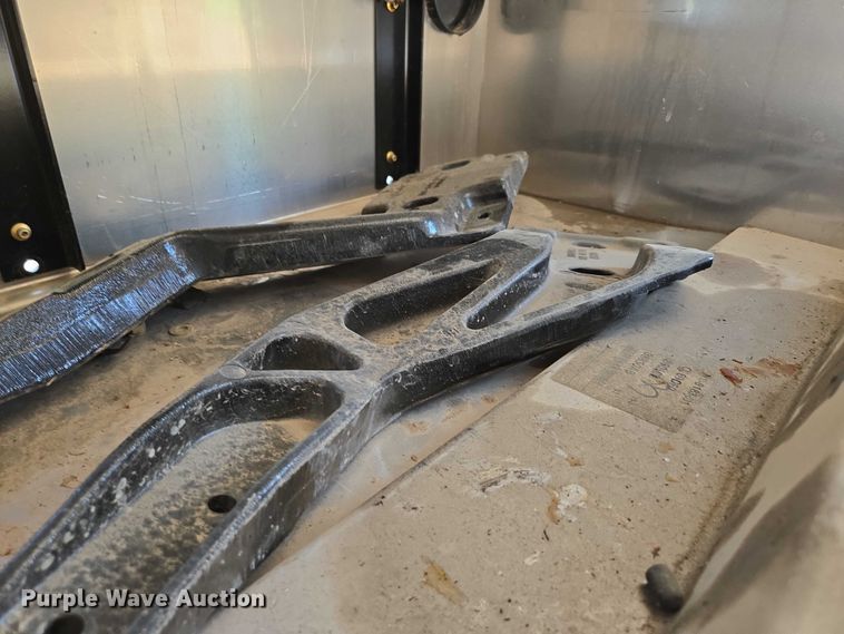 image for item EN3943 Truck battery box