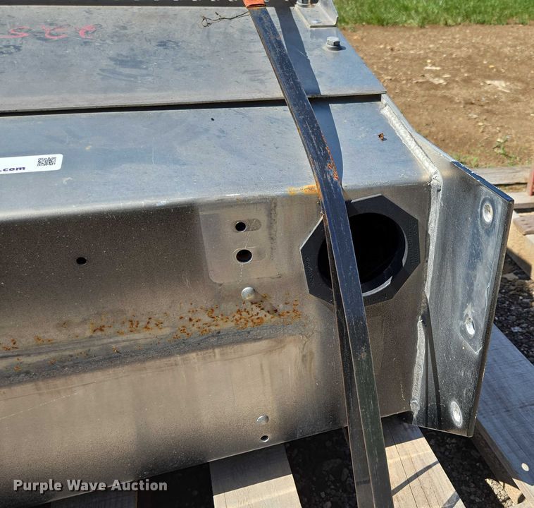 image for item EN3943 Truck battery box