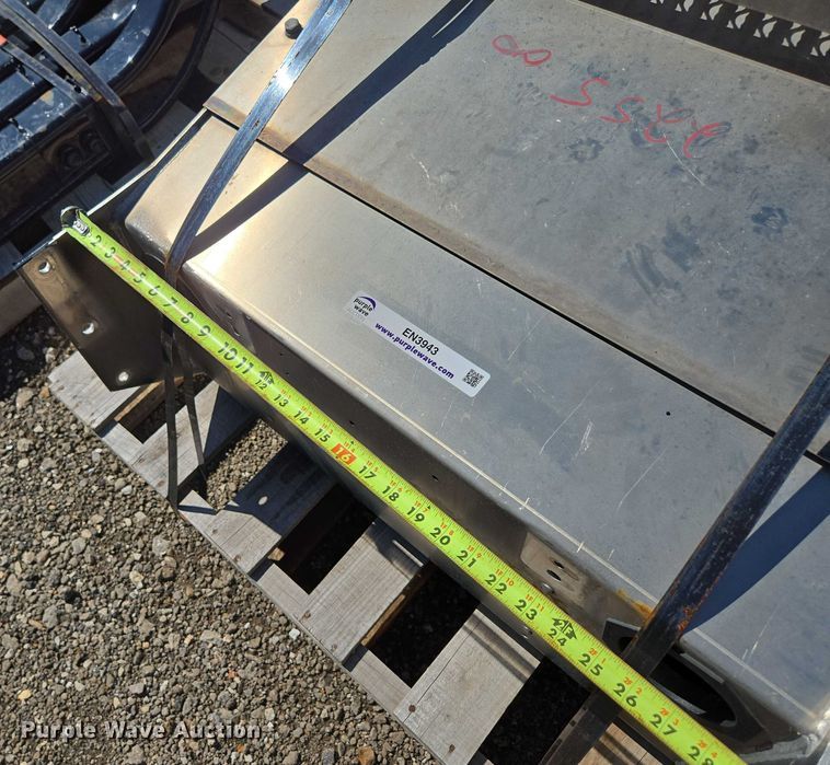 image for item EN3943 Truck battery box