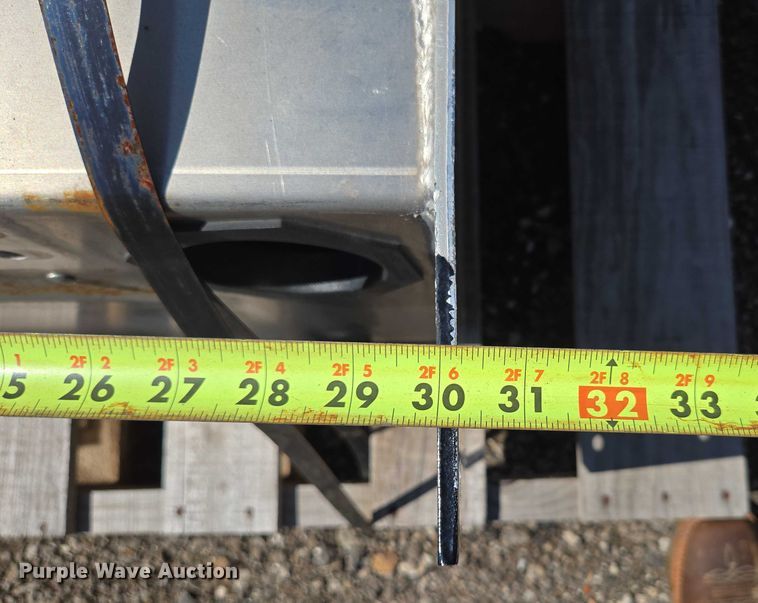 image for item EN3943 Truck battery box