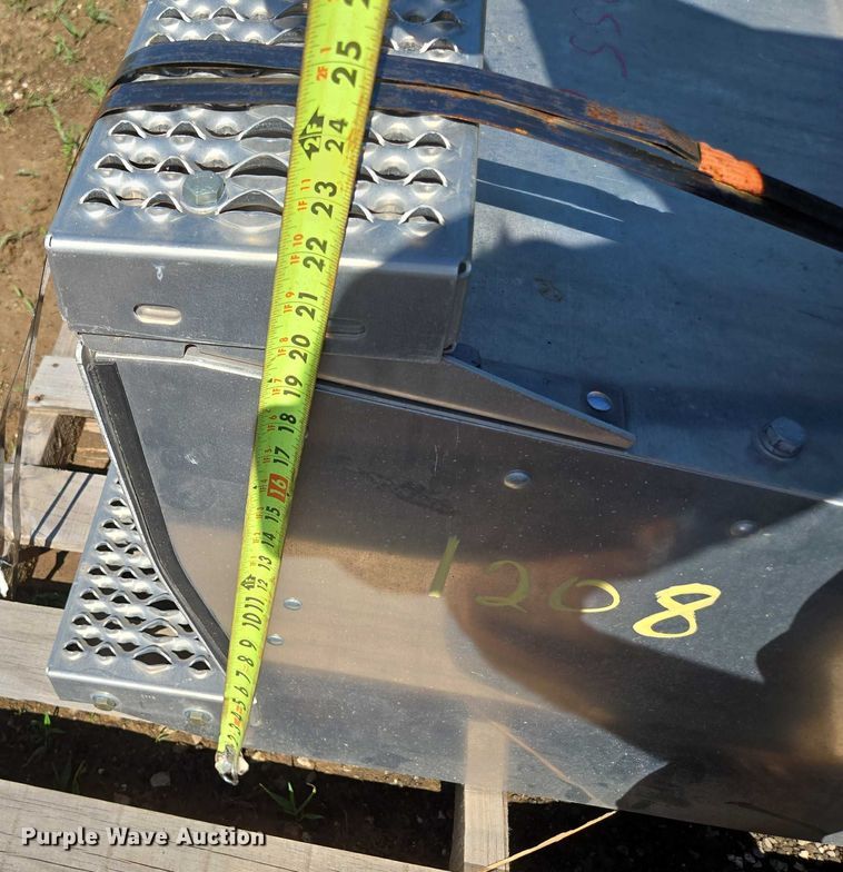 image for item EN3943 Truck battery box