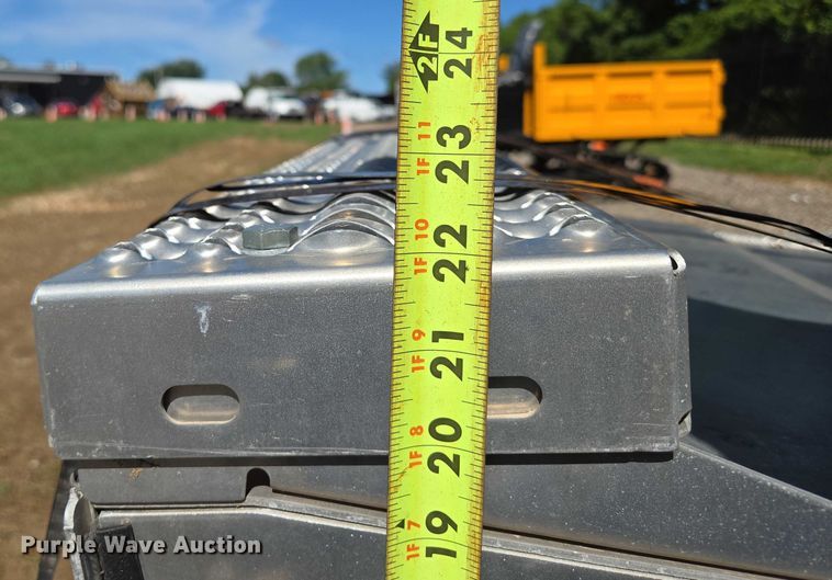 image for item EN3943 Truck battery box