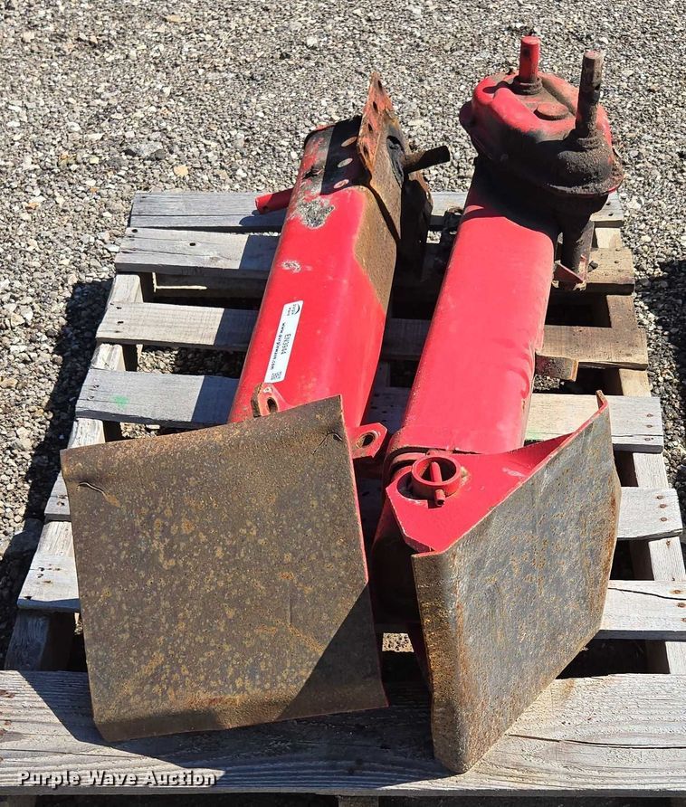 image for item EN3944 (2) trailer landing gear