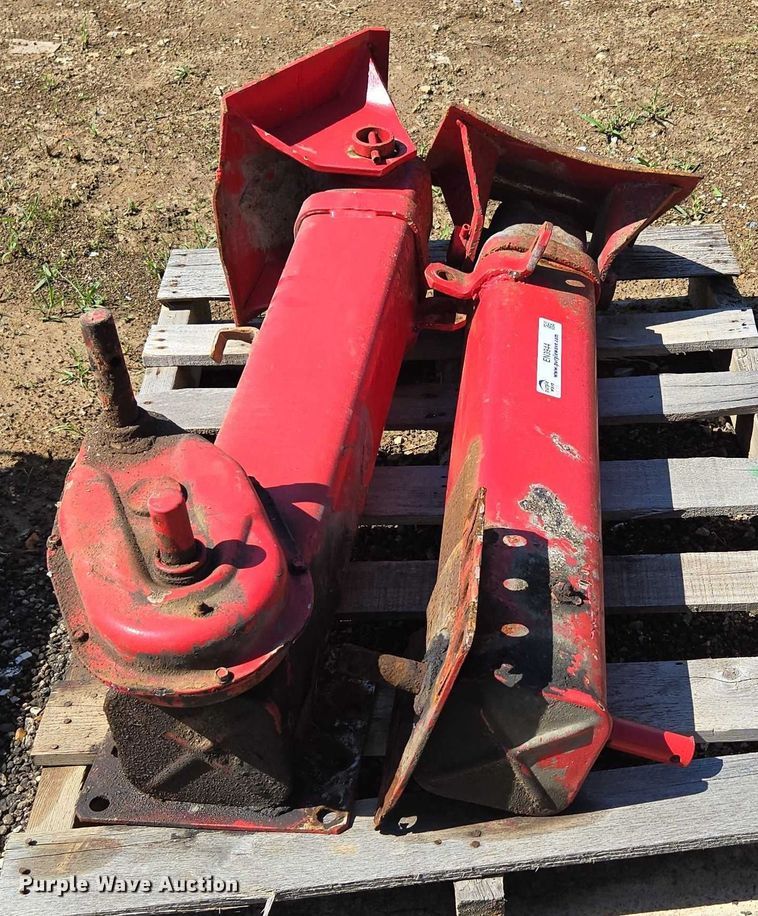 image for item EN3944 (2) trailer landing gear