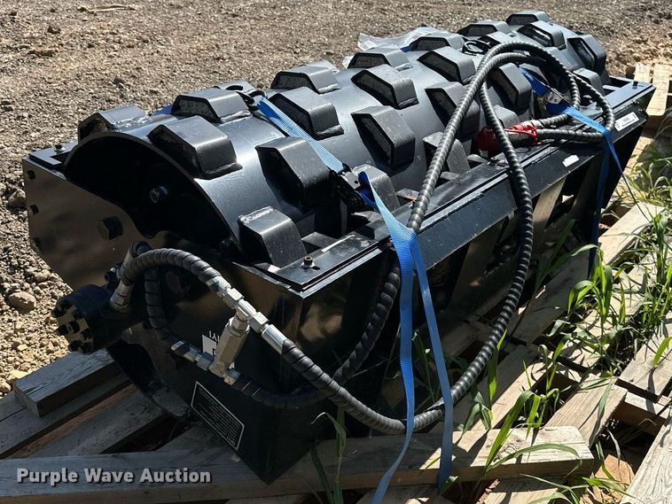 image for item EN3958 2024 GIYI GY-CW59 skid steer vibratory roller 