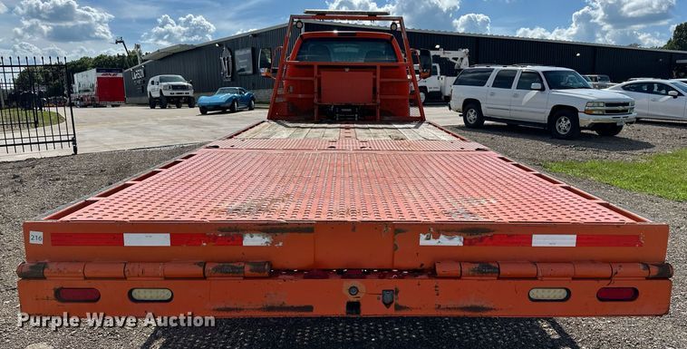 image for item EN3962 2019 Ford F650 Super Duty flatbed truck