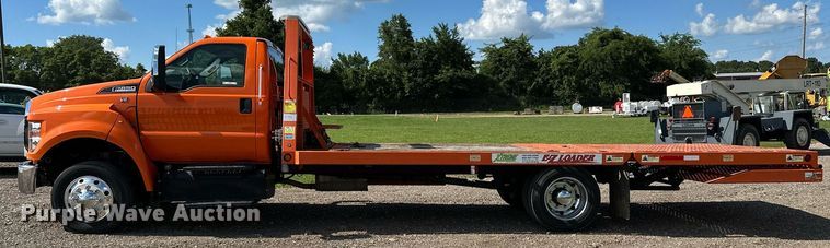 image for item EN3962 2019 Ford F650 Super Duty flatbed truck