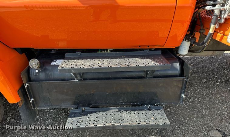 image for item EN3962 2019 Ford F650 Super Duty flatbed truck