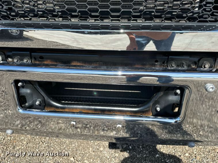 image for item EN3962 2019 Ford F650 Super Duty flatbed truck