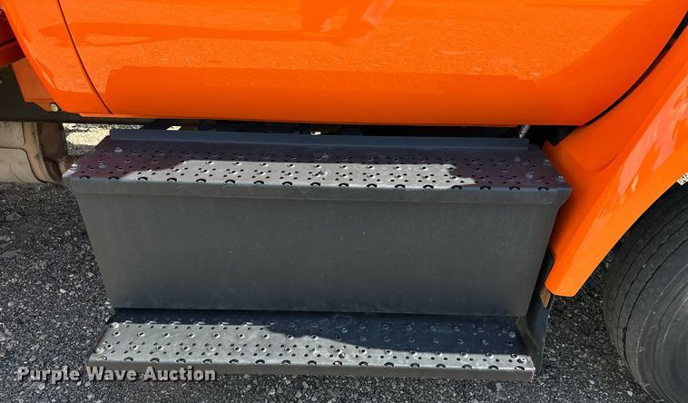 image for item EN3962 2019 Ford F650 Super Duty flatbed truck