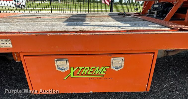 image for item EN3962 2019 Ford F650 Super Duty flatbed truck