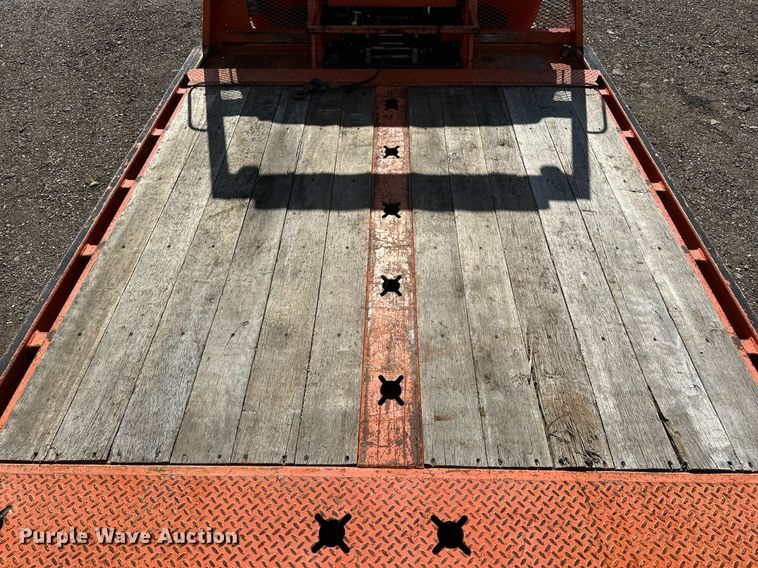 image for item EN3962 2019 Ford F650 Super Duty flatbed truck