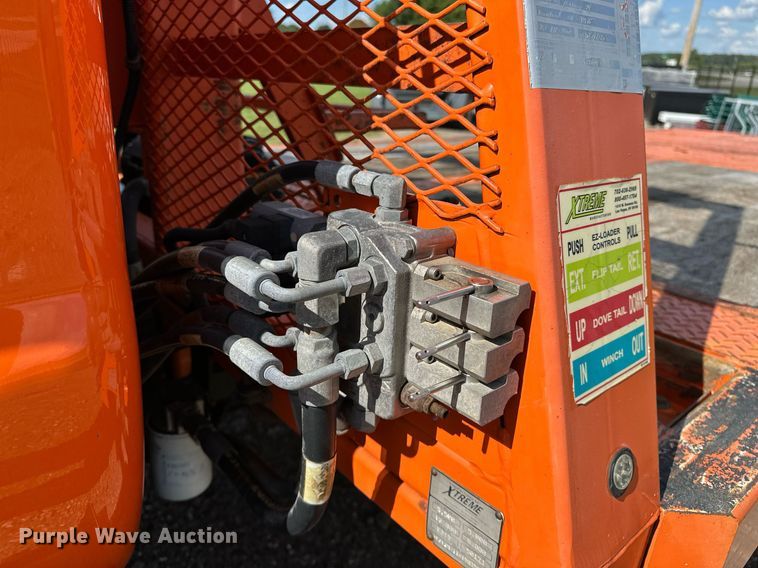 image for item EN3962 2019 Ford F650 Super Duty flatbed truck