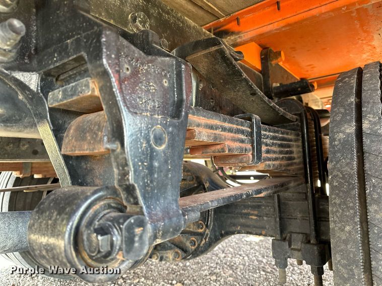 image for item EN3962 2019 Ford F650 Super Duty flatbed truck