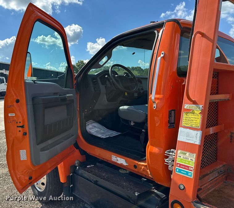 image for item EN3962 2019 Ford F650 Super Duty flatbed truck