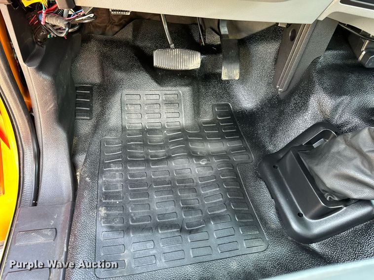 image for item EN3962 2019 Ford F650 Super Duty flatbed truck