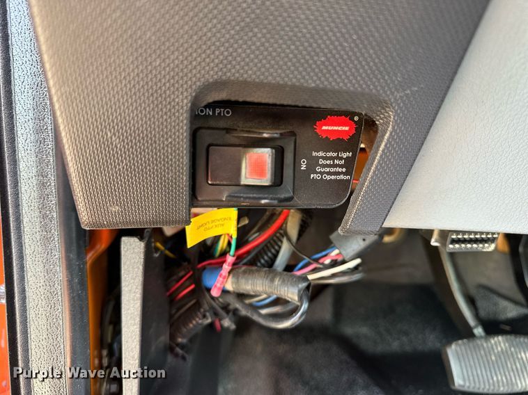 image for item EN3962 2019 Ford F650 Super Duty flatbed truck