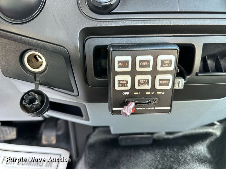 image for item EN3962 2019 Ford F650 Super Duty flatbed truck