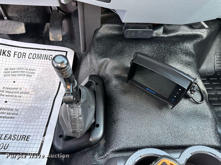 image for item EN3962 2019 Ford F650 Super Duty flatbed truck