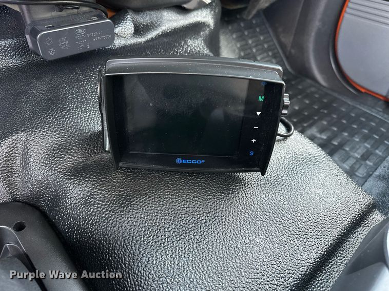 image for item EN3962 2019 Ford F650 Super Duty flatbed truck