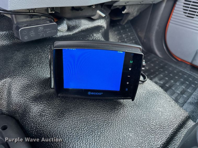 image for item EN3962 2019 Ford F650 Super Duty flatbed truck