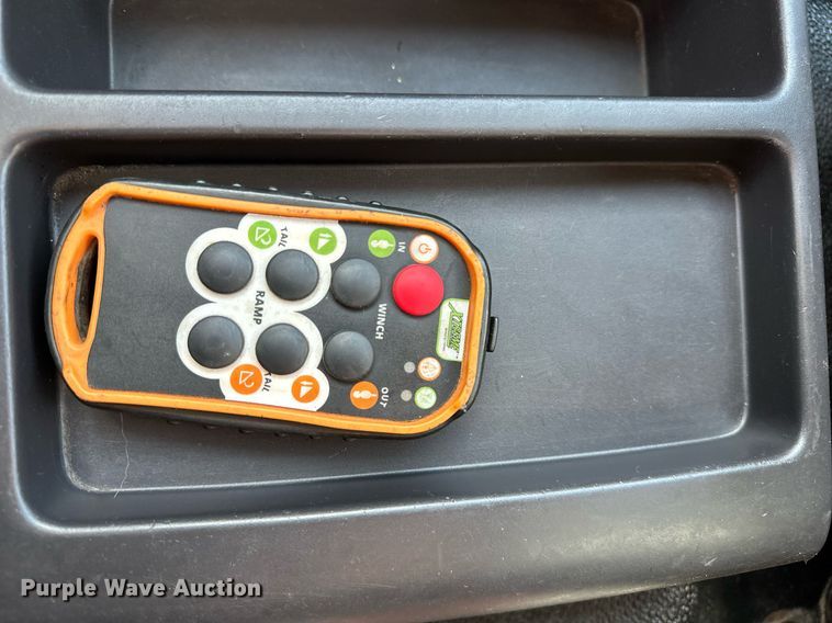 image for item EN3962 2019 Ford F650 Super Duty flatbed truck