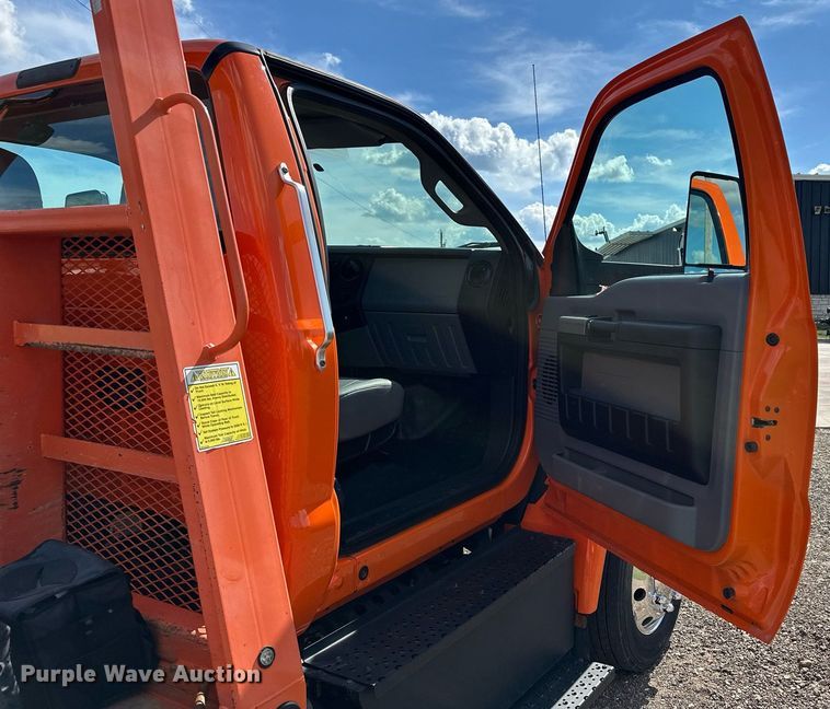 image for item EN3962 2019 Ford F650 Super Duty flatbed truck