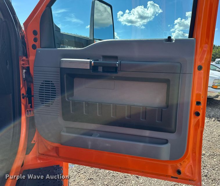 image for item EN3962 2019 Ford F650 Super Duty flatbed truck