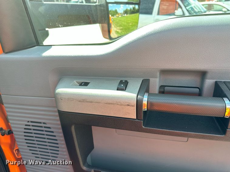 image for item EN3962 2019 Ford F650 Super Duty flatbed truck