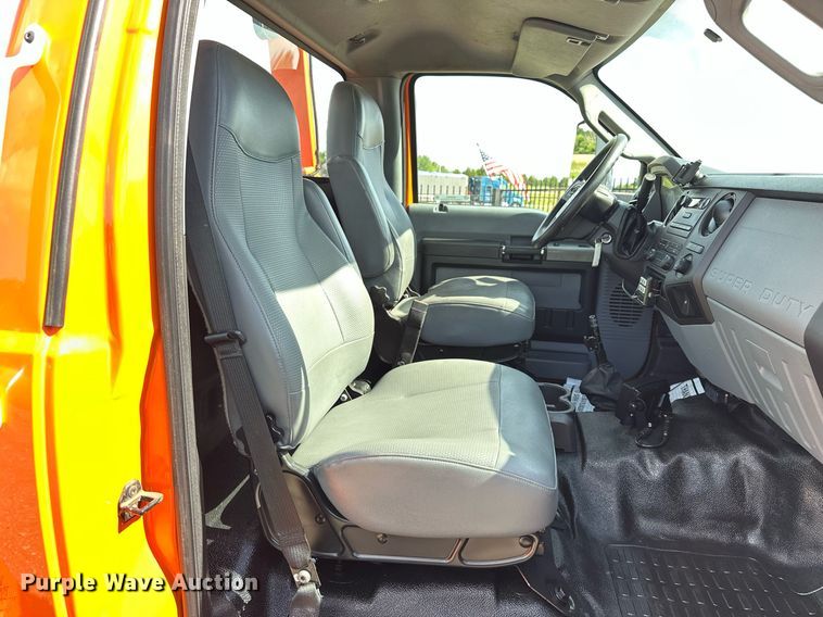 image for item EN3962 2019 Ford F650 Super Duty flatbed truck