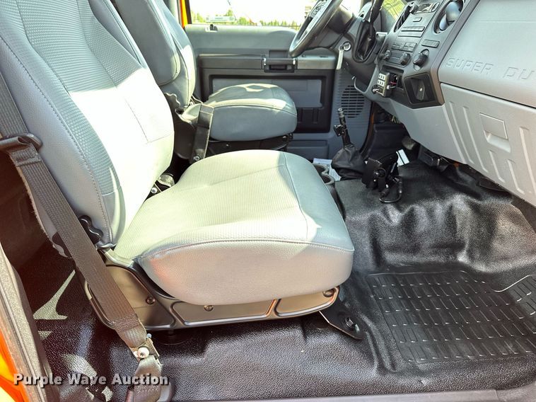 image for item EN3962 2019 Ford F650 Super Duty flatbed truck