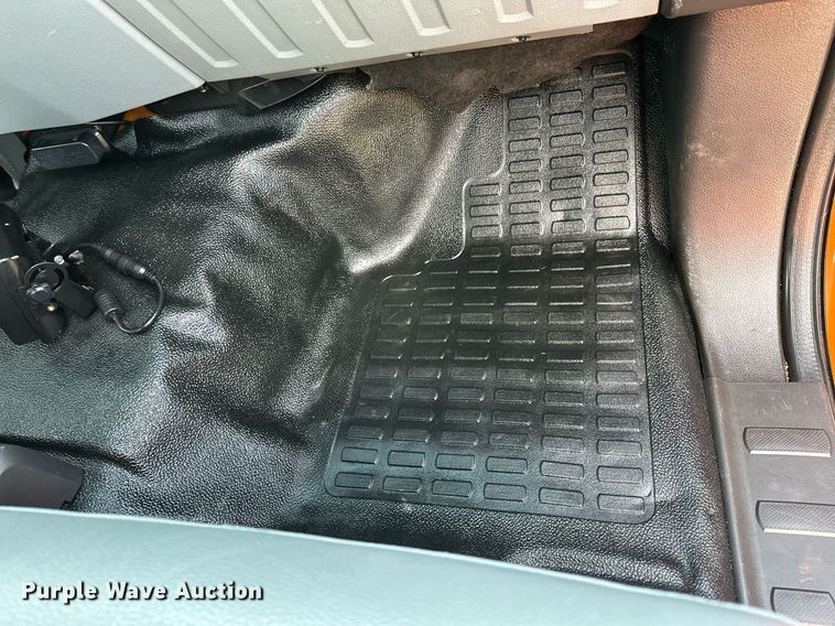 image for item EN3962 2019 Ford F650 Super Duty flatbed truck