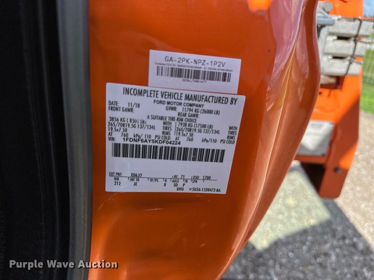 image for item EN3962 2019 Ford F650 Super Duty flatbed truck