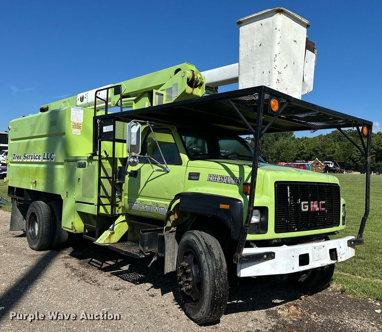 image for item EN3963 2000 GMC C7500 forestry bucket truck