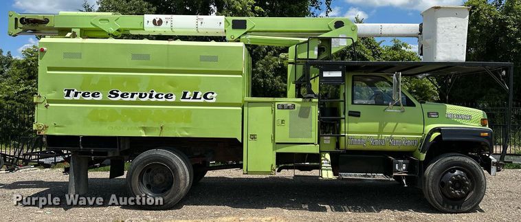 image for item EN3963 2000 GMC C7500 forestry bucket truck